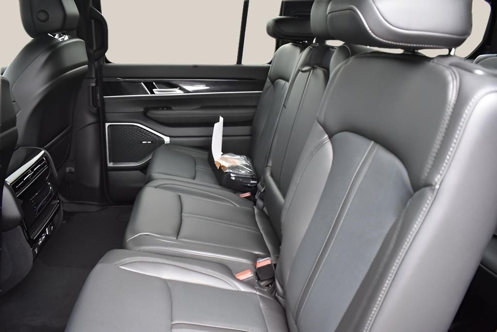2024 Jeep Wagoneer Base