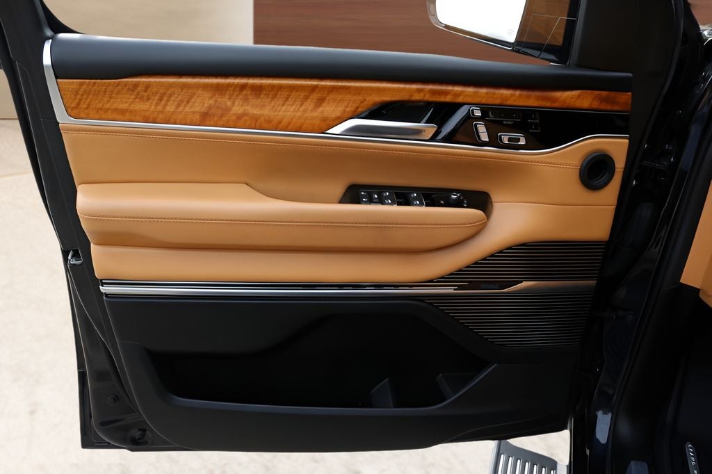 2022 Jeep Grand Wagoneer Series III
