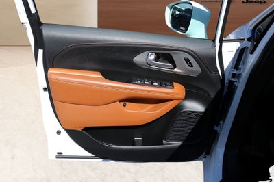 2024 Chrysler Pacifica Hybrid Pinnacle