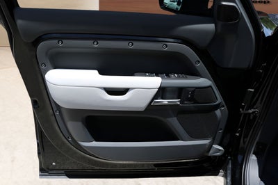 2025 Land Rover Defender 110 X-Dynamic SE