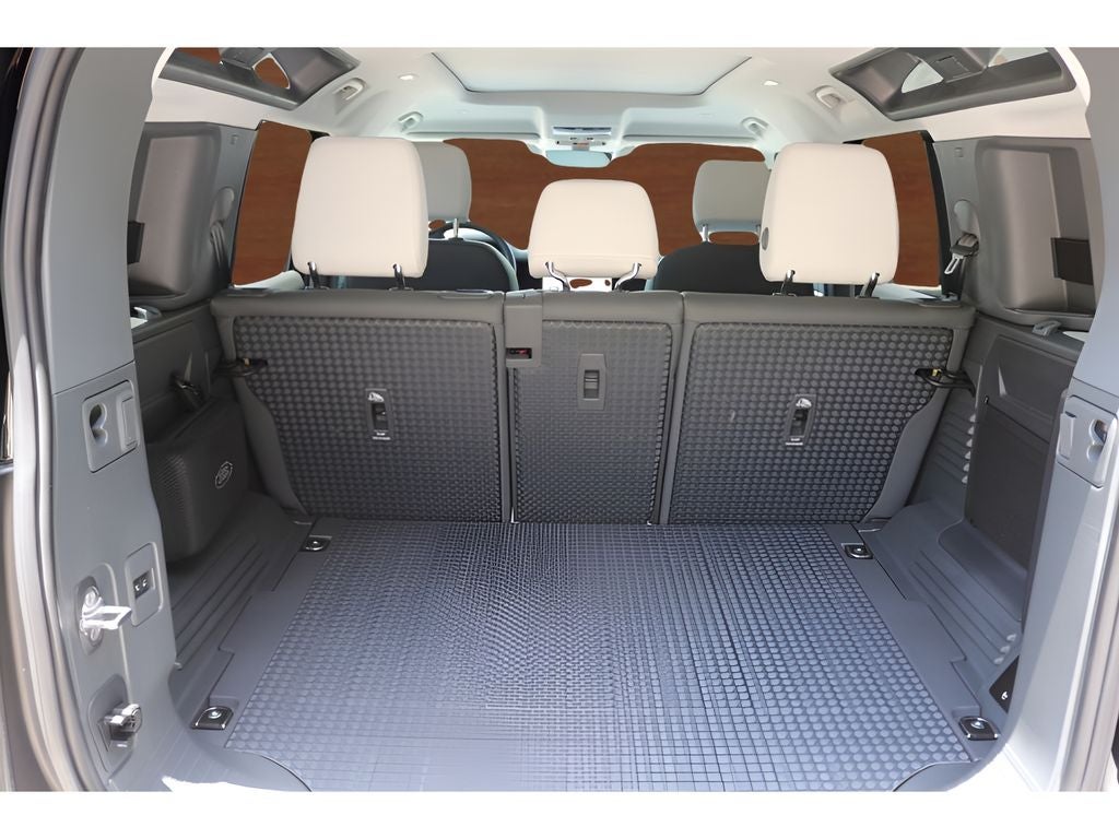 2025 Land Rover Defender 110 X-Dynamic SE