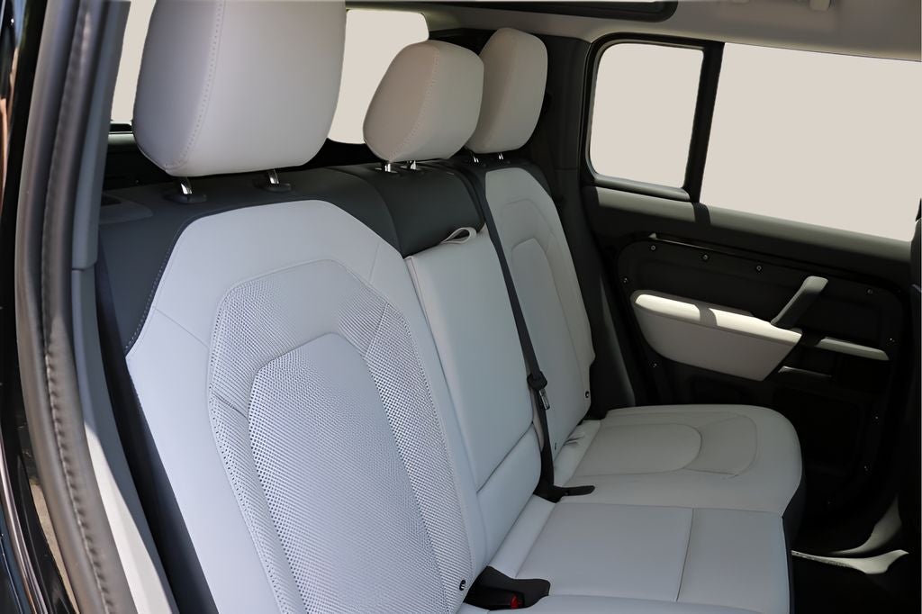 2025 Land Rover Defender 110 X-Dynamic SE