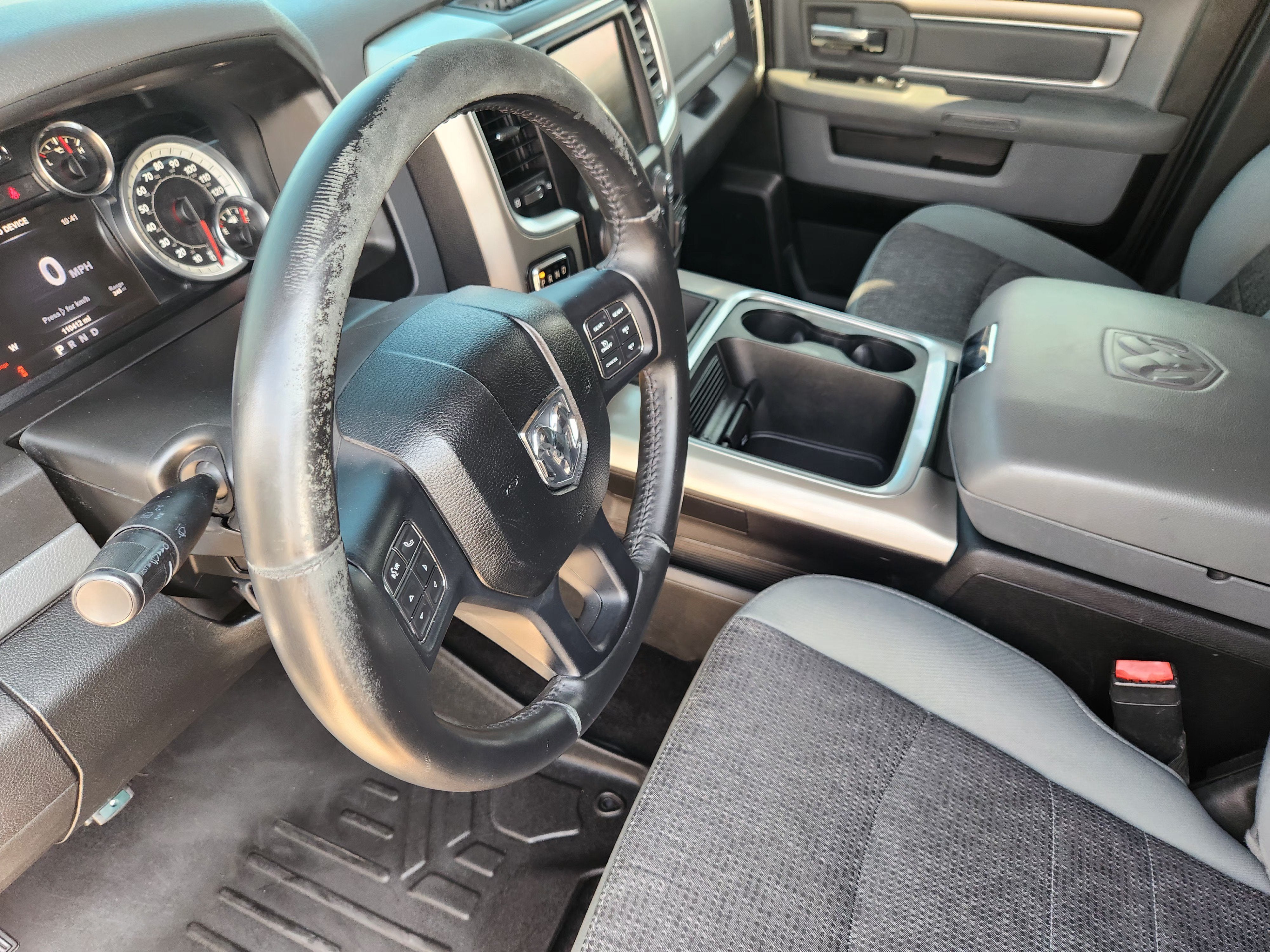 2017 RAM 1500 Big Horn Crew Cab 4x4 6'4" Box