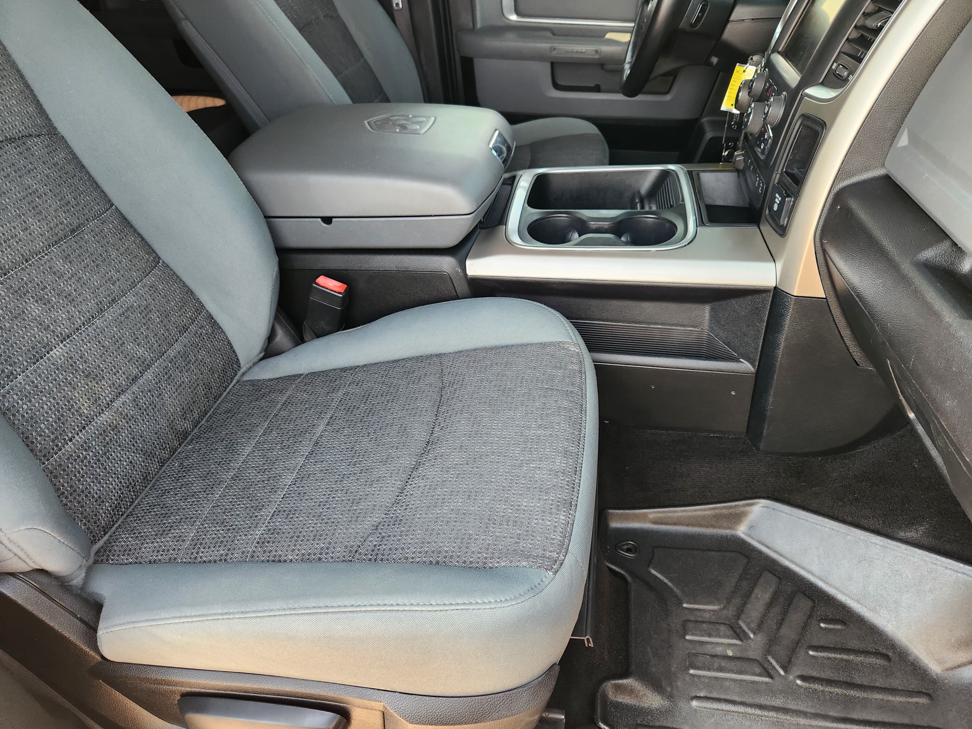 2017 RAM 1500 Big Horn Crew Cab 4x4 6'4" Box