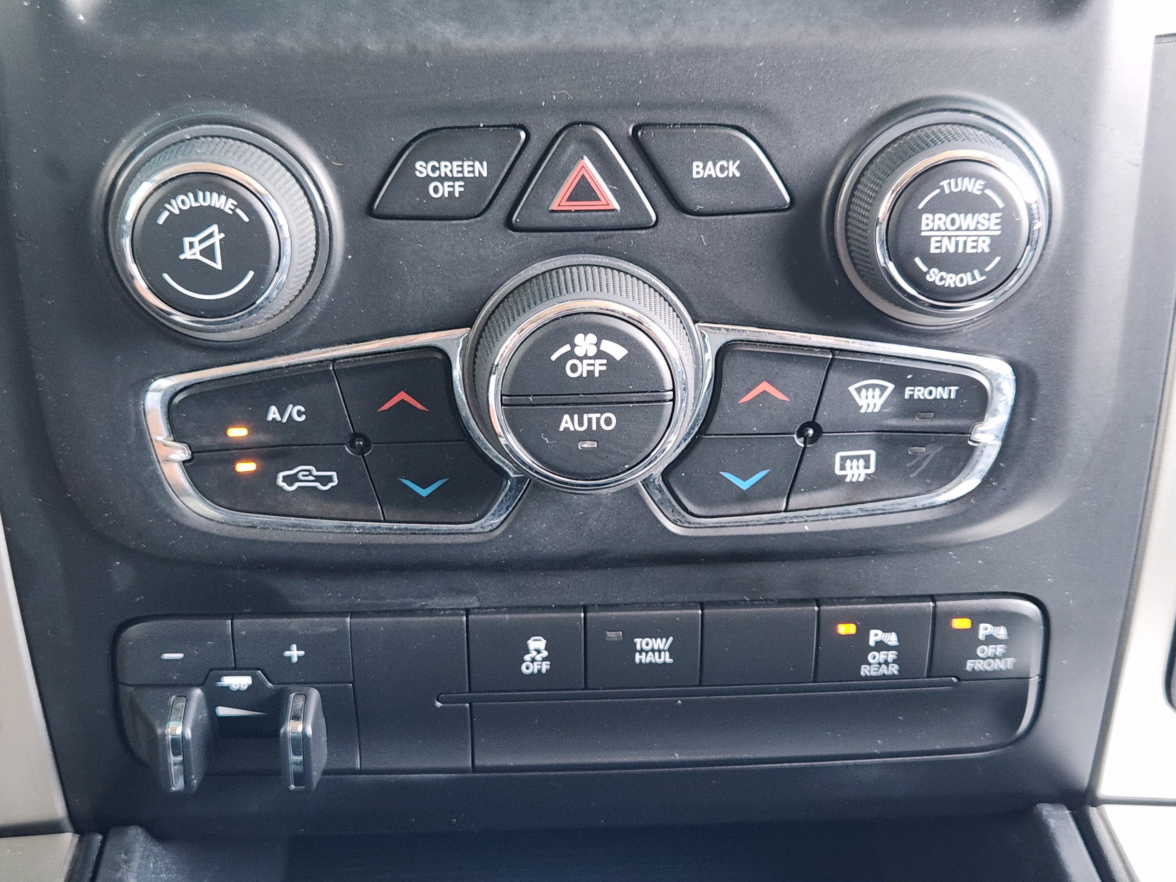 2017 RAM 1500 Big Horn Crew Cab 4x4 6'4" Box