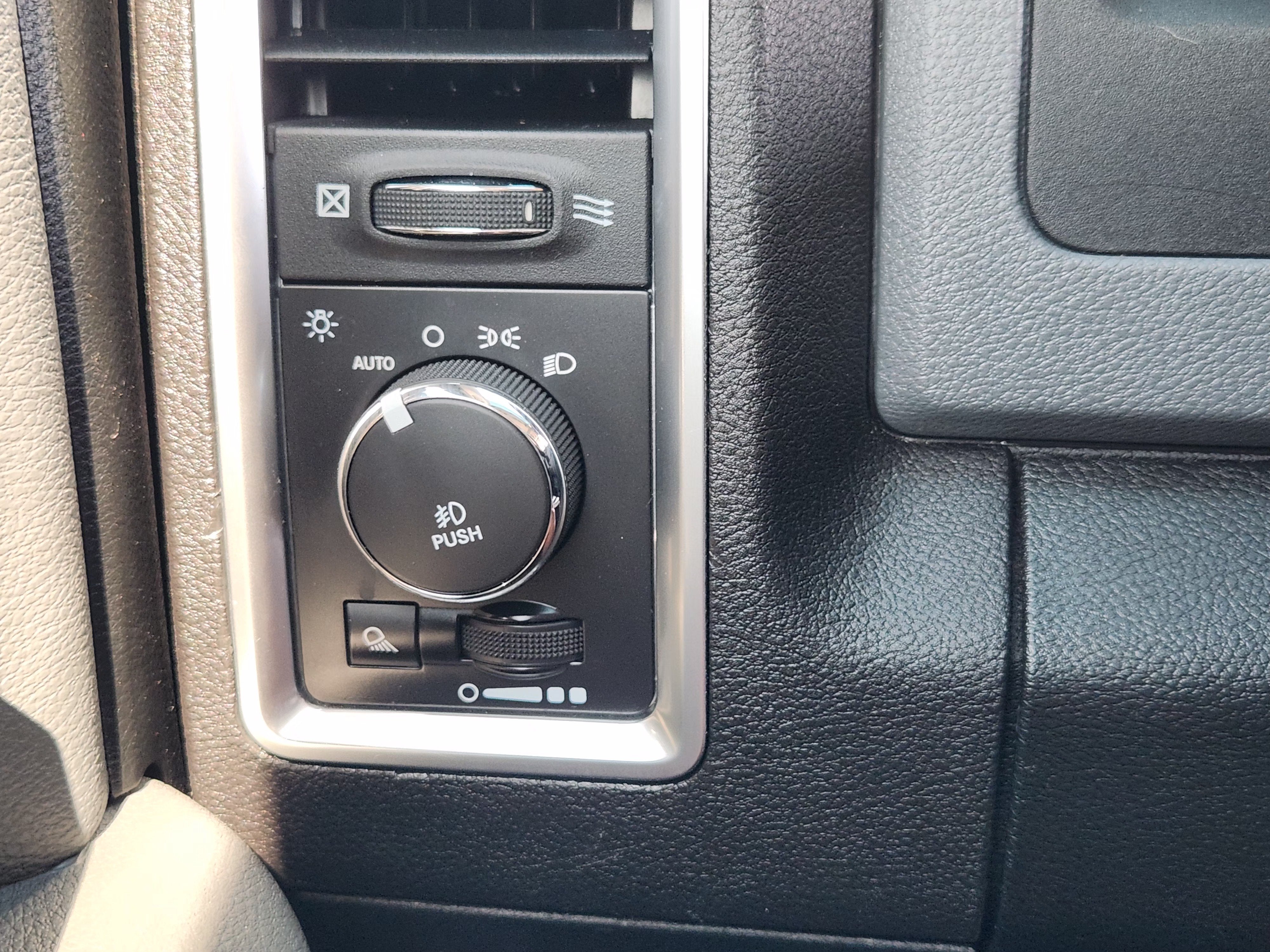 2017 RAM 1500 Big Horn Crew Cab 4x4 6'4" Box