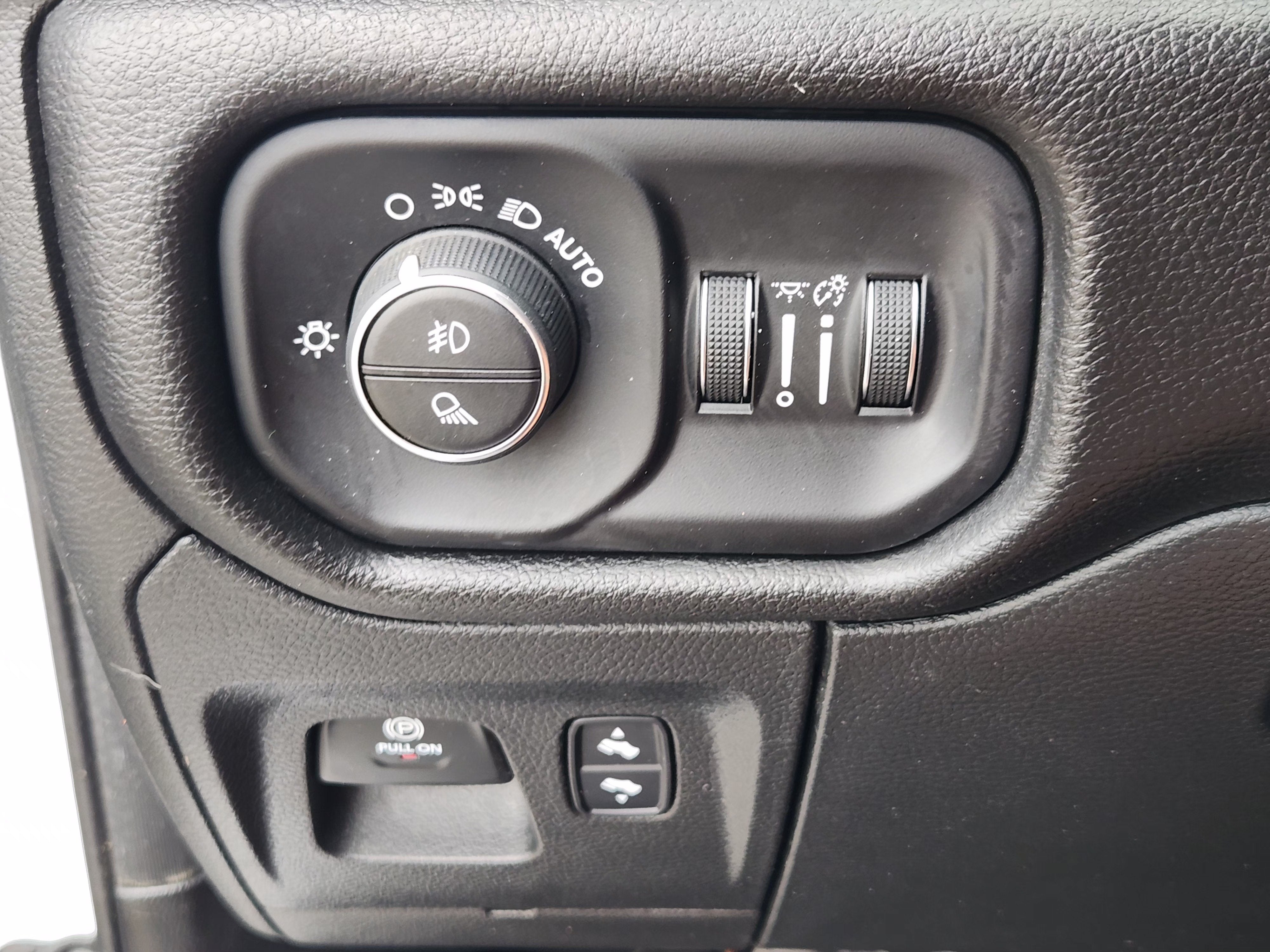 2023 RAM 1500 Laramie Crew Cab 4x4 5'7" Box
