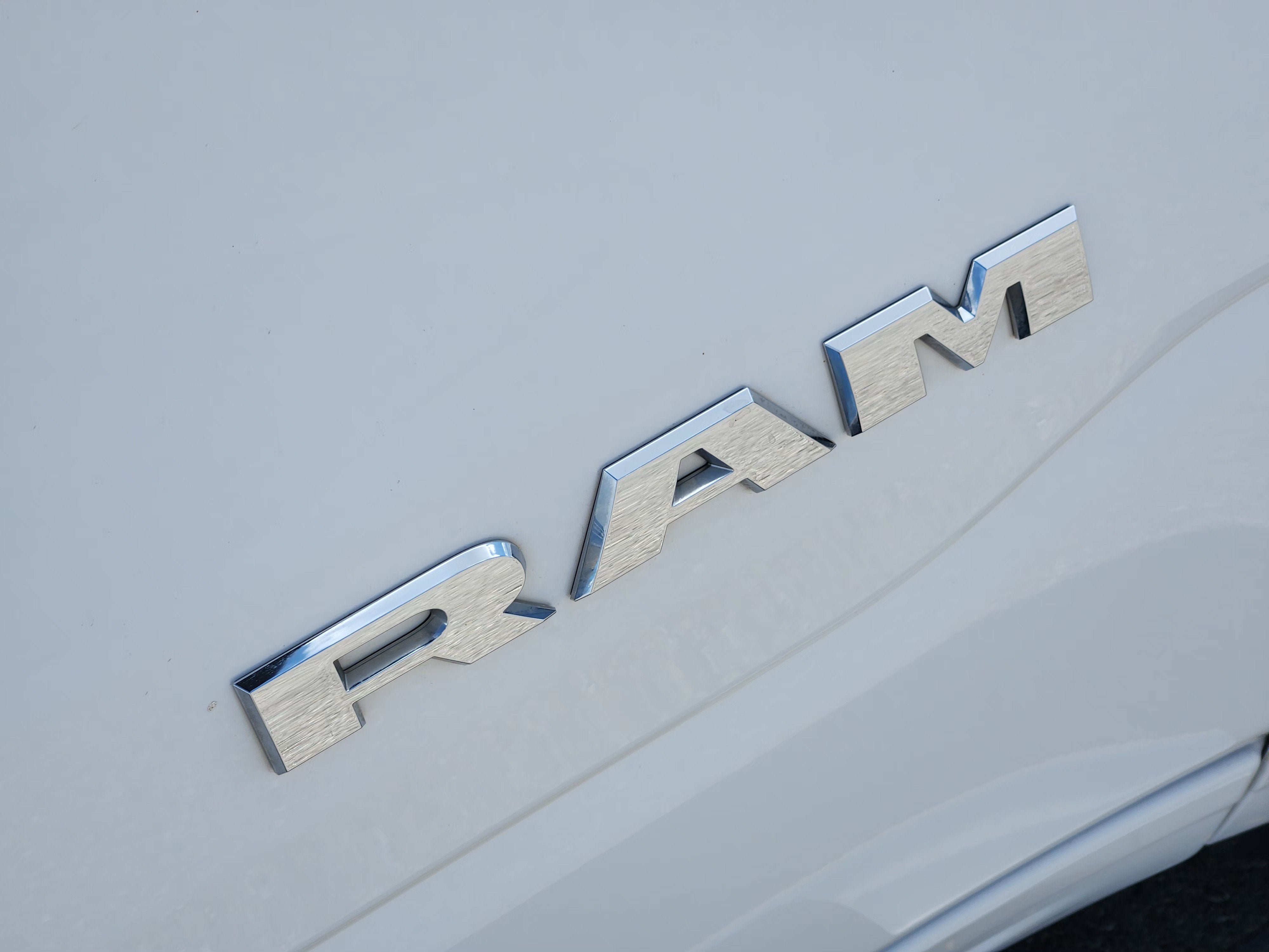 2024 RAM 1500 Laramie Crew Cab 4x4 5'7" Box