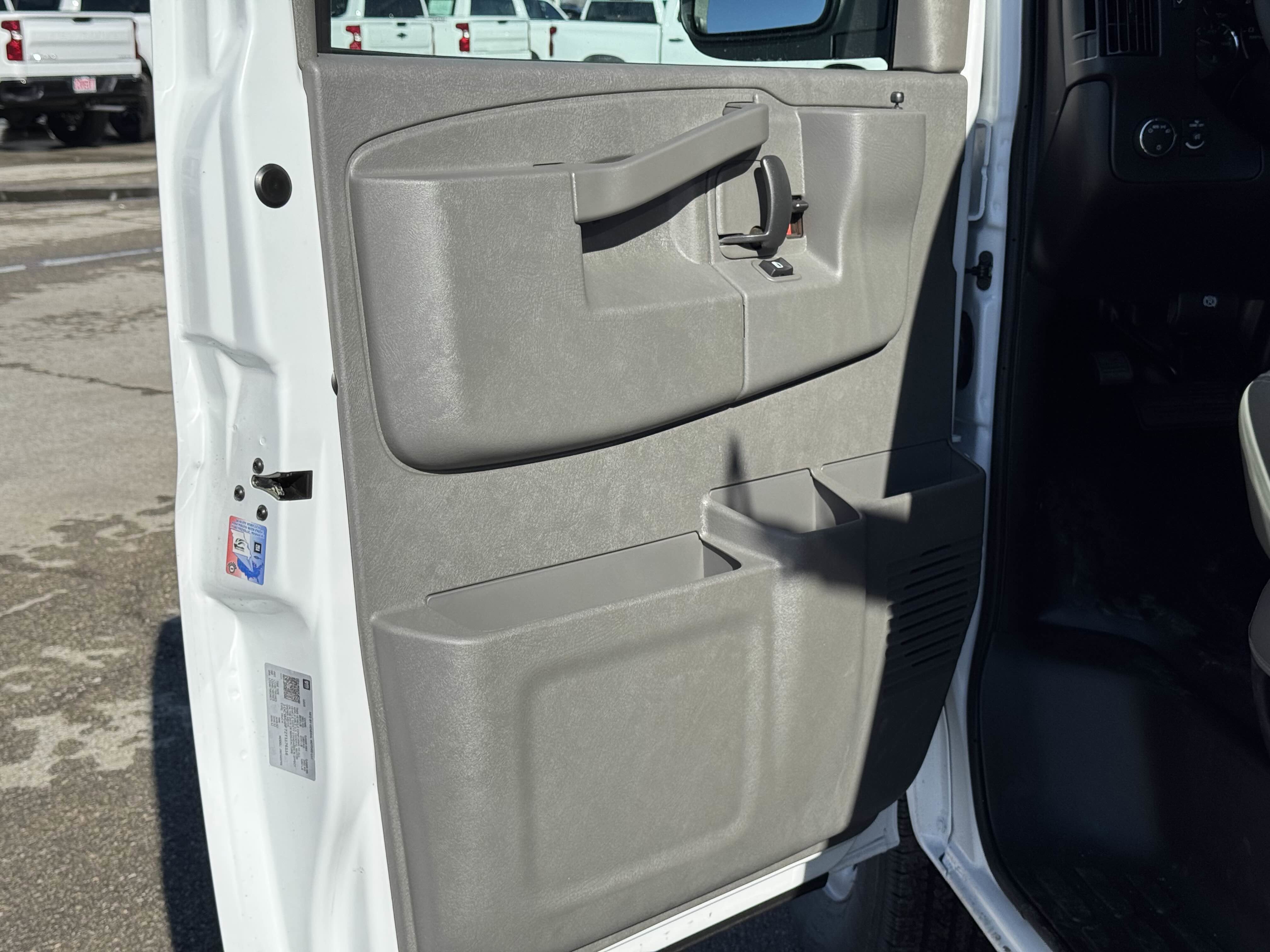 2026 Chevrolet Express Cargo 1WT