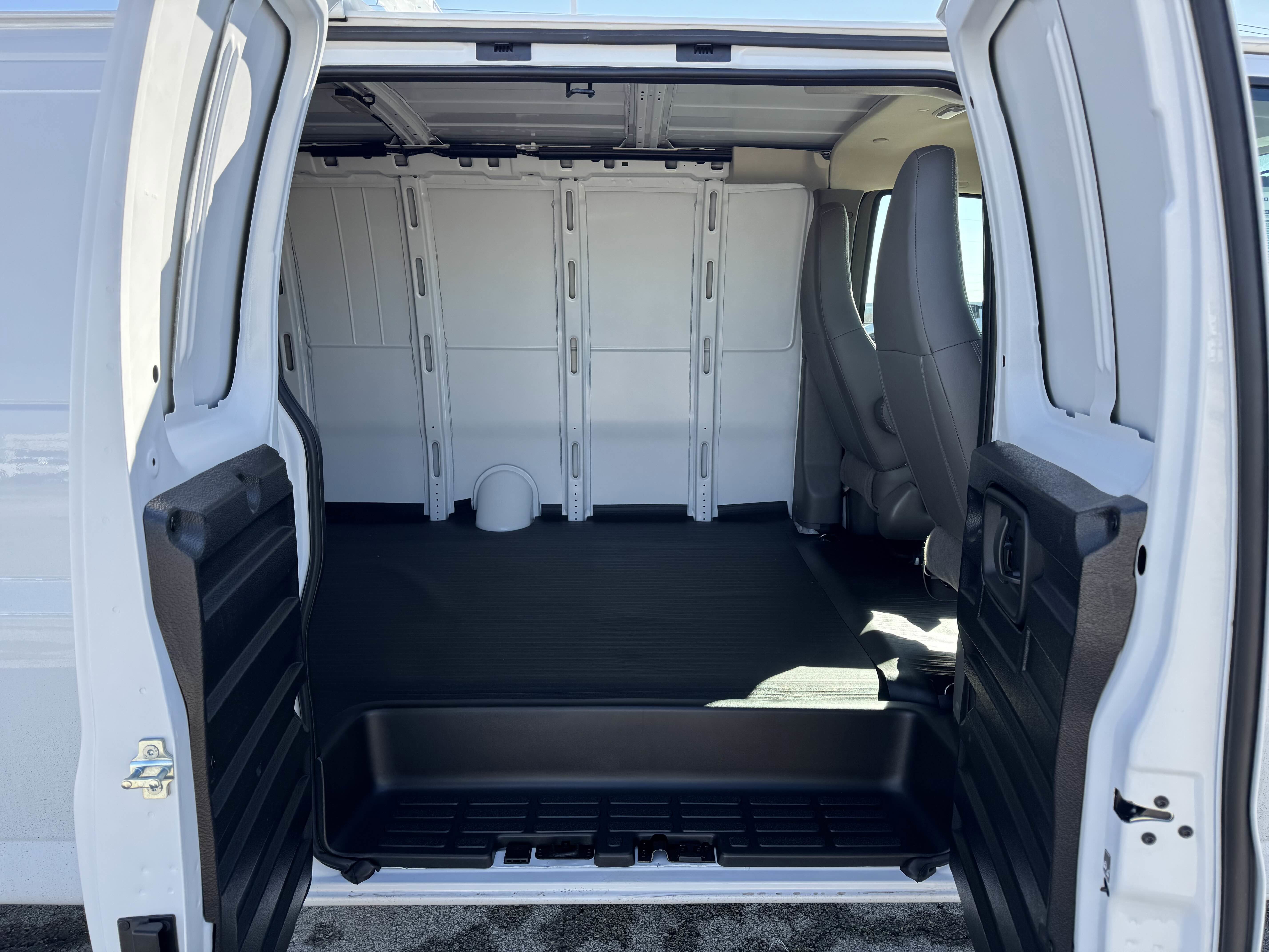 2026 Chevrolet Express Cargo 1WT