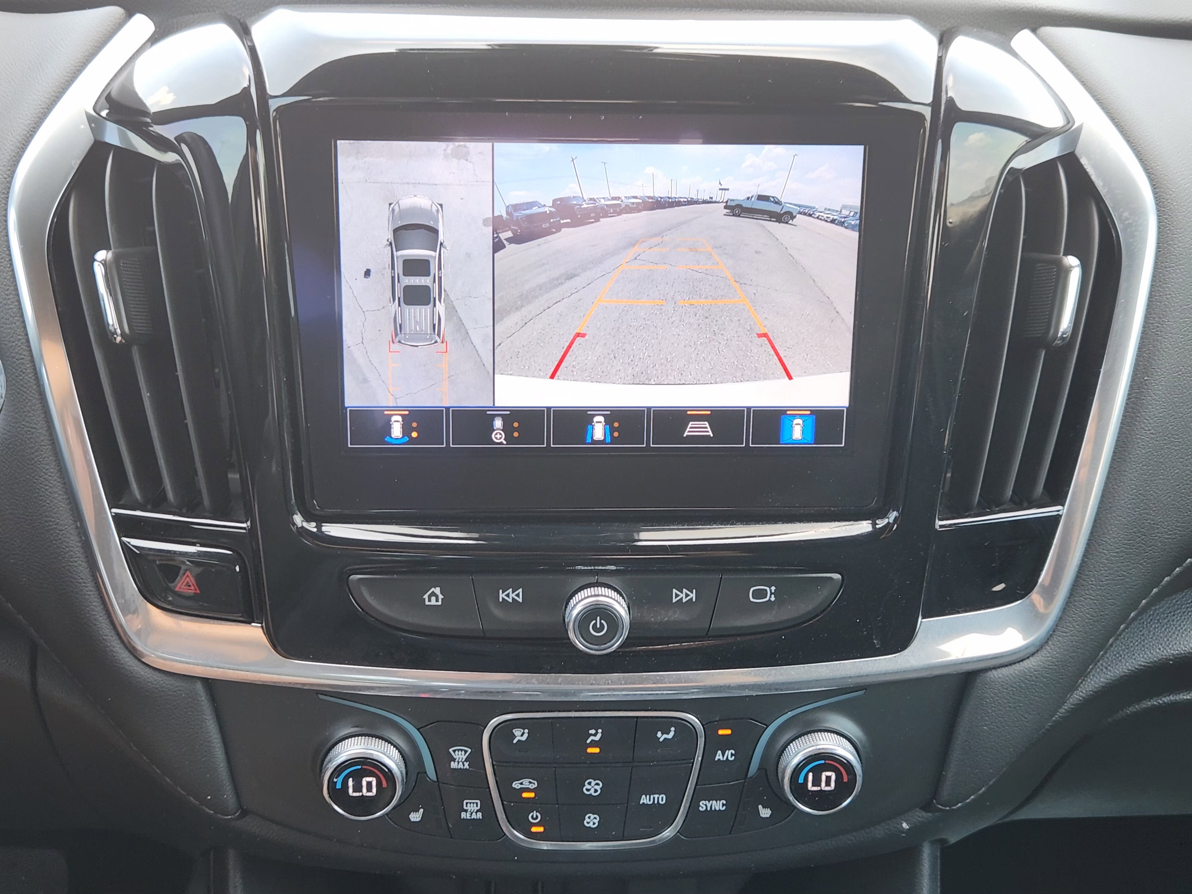 2022 Chevrolet Traverse LT Cloth