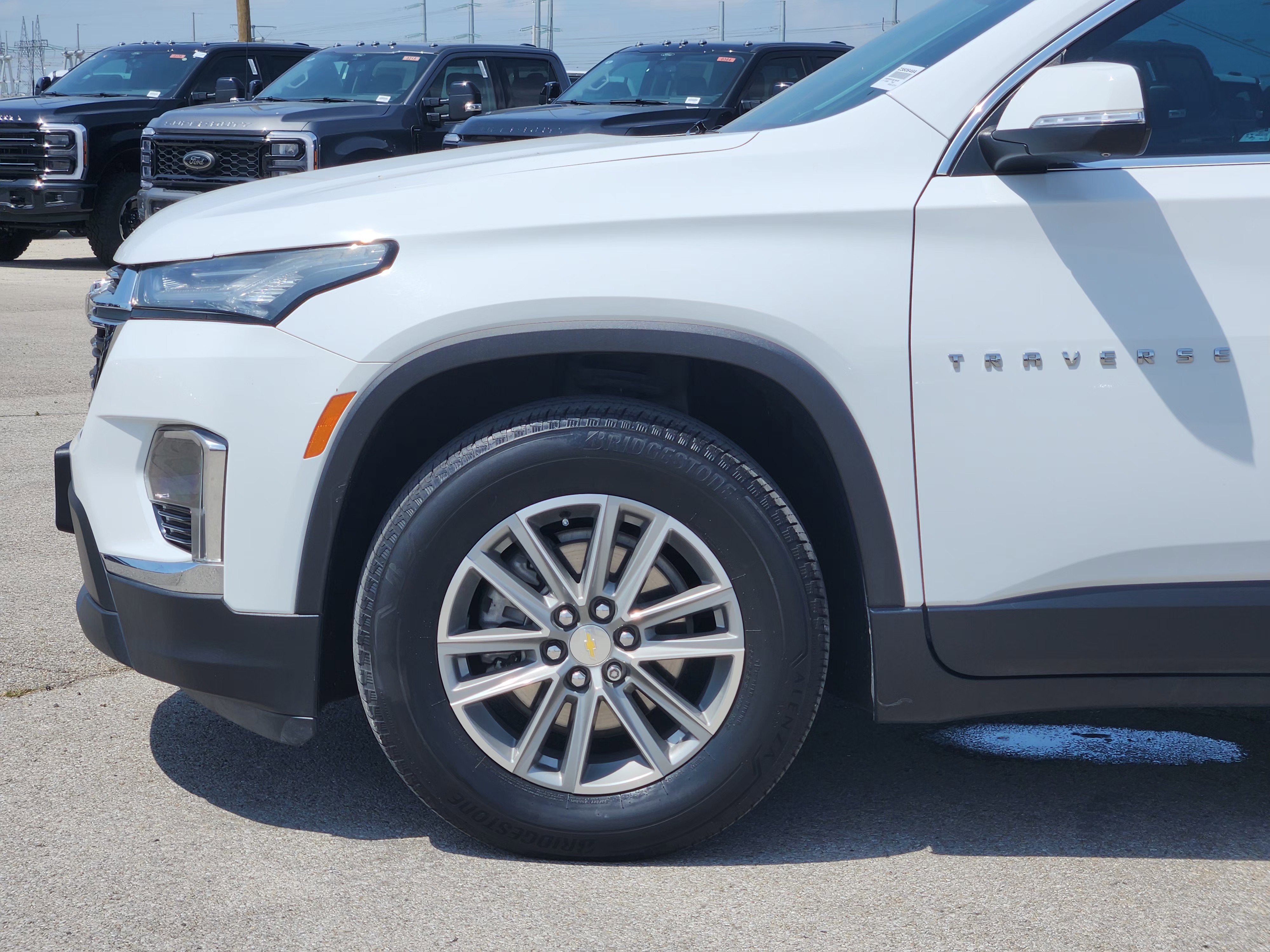 2022 Chevrolet Traverse LT Cloth