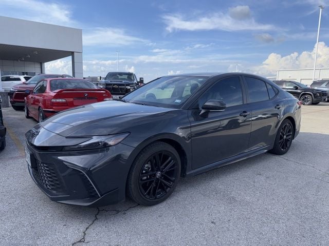 2025 Toyota Camry SE Hybrid's photo