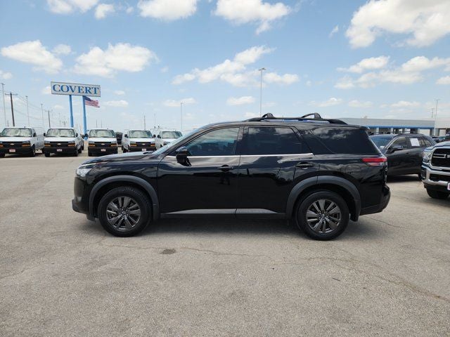 2022 Nissan Pathfinder SV