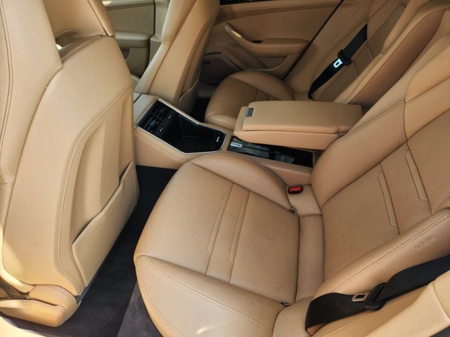 2018 Porsche Panamera 4