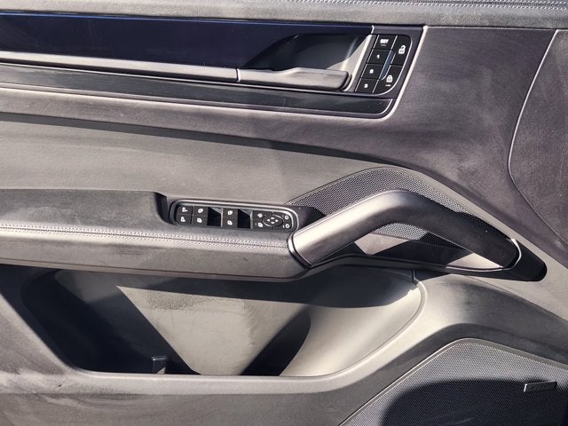 2025 Porsche Cayenne GTS