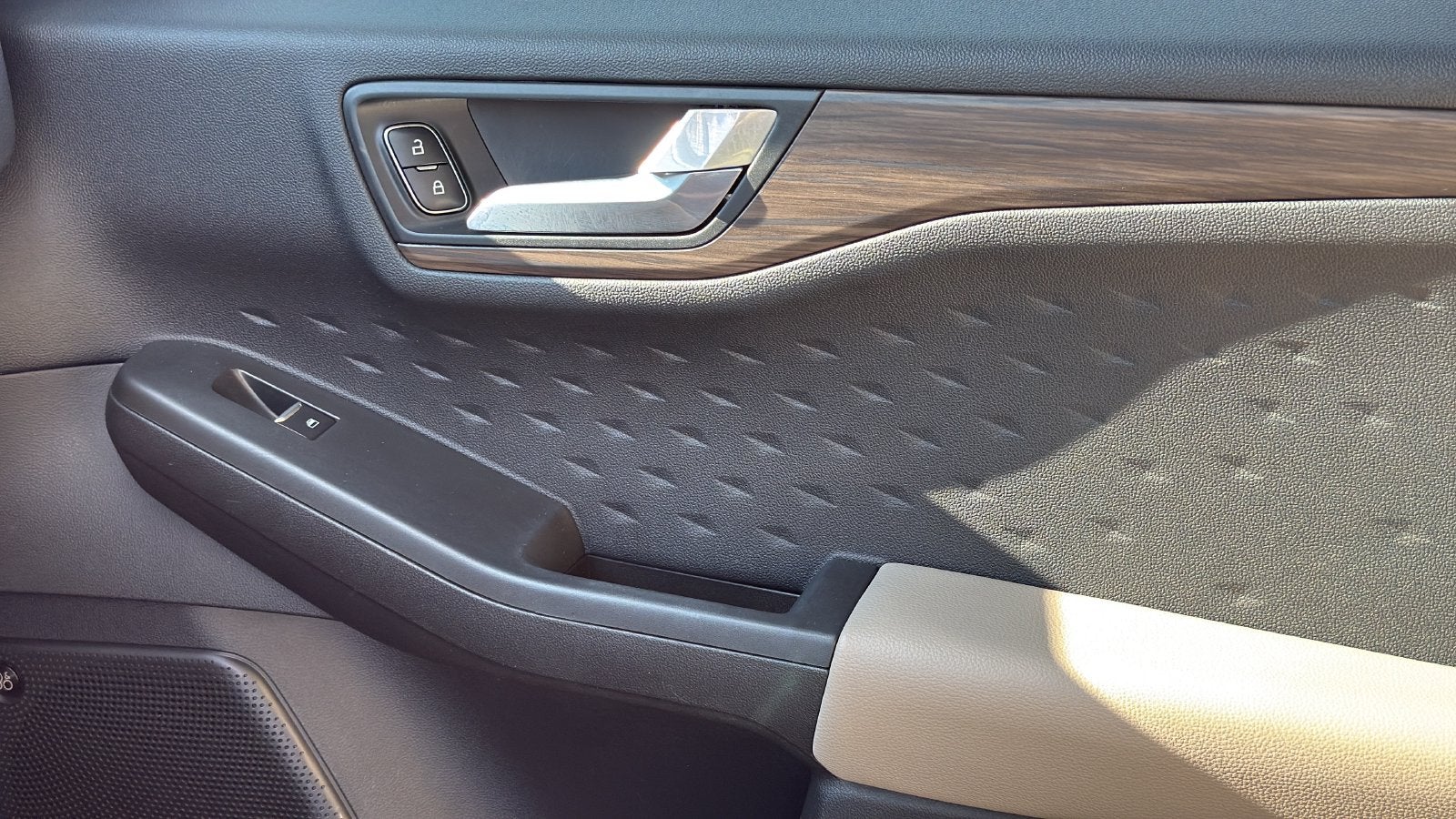 2020 Ford Escape Hybrid Titanium