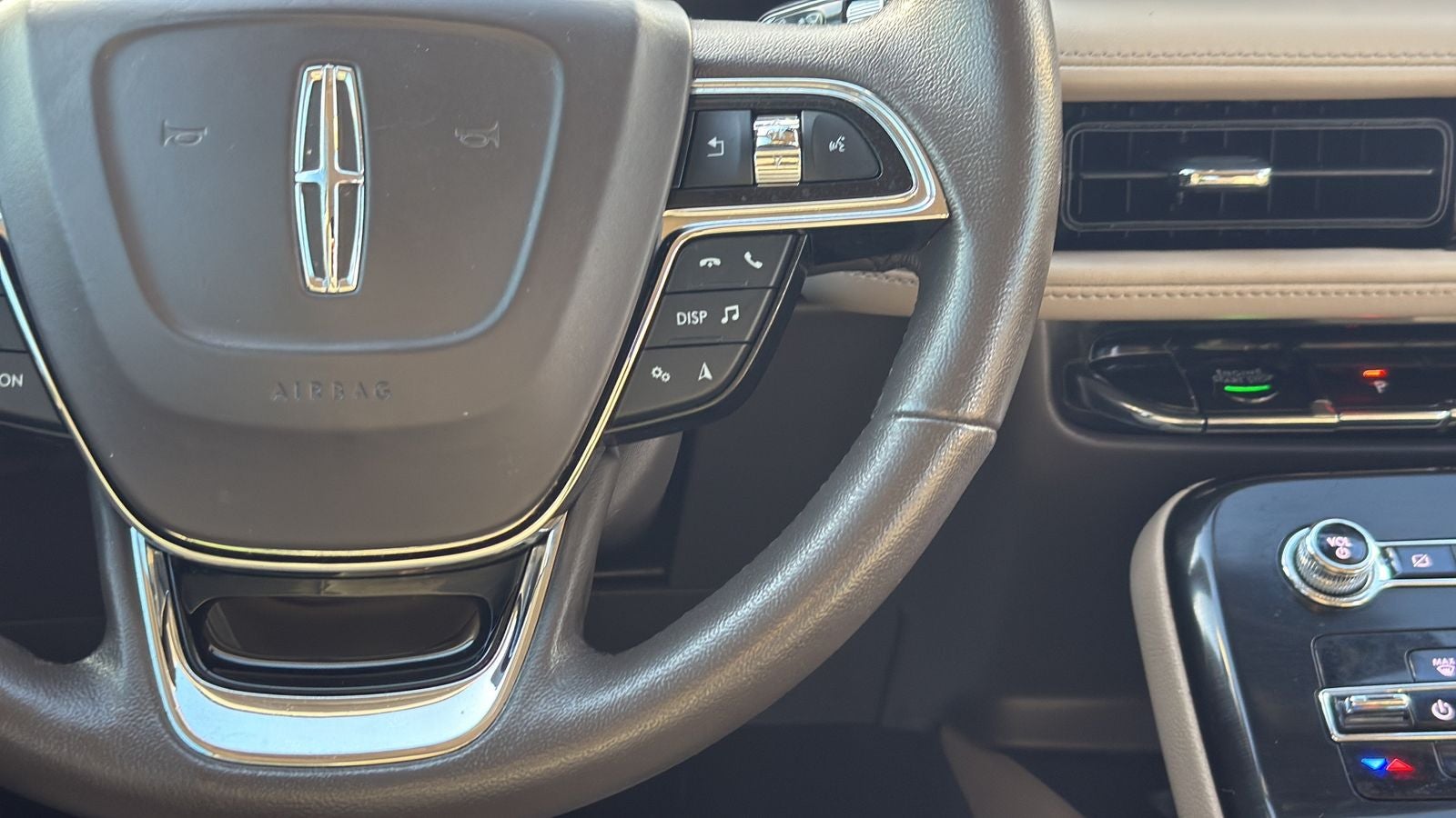 2022 Lincoln Nautilus Standard
