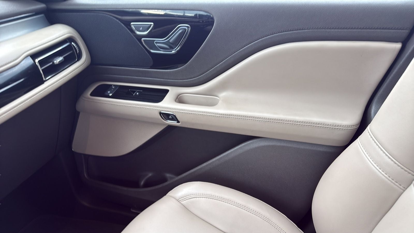 2023 Lincoln Aviator Standard