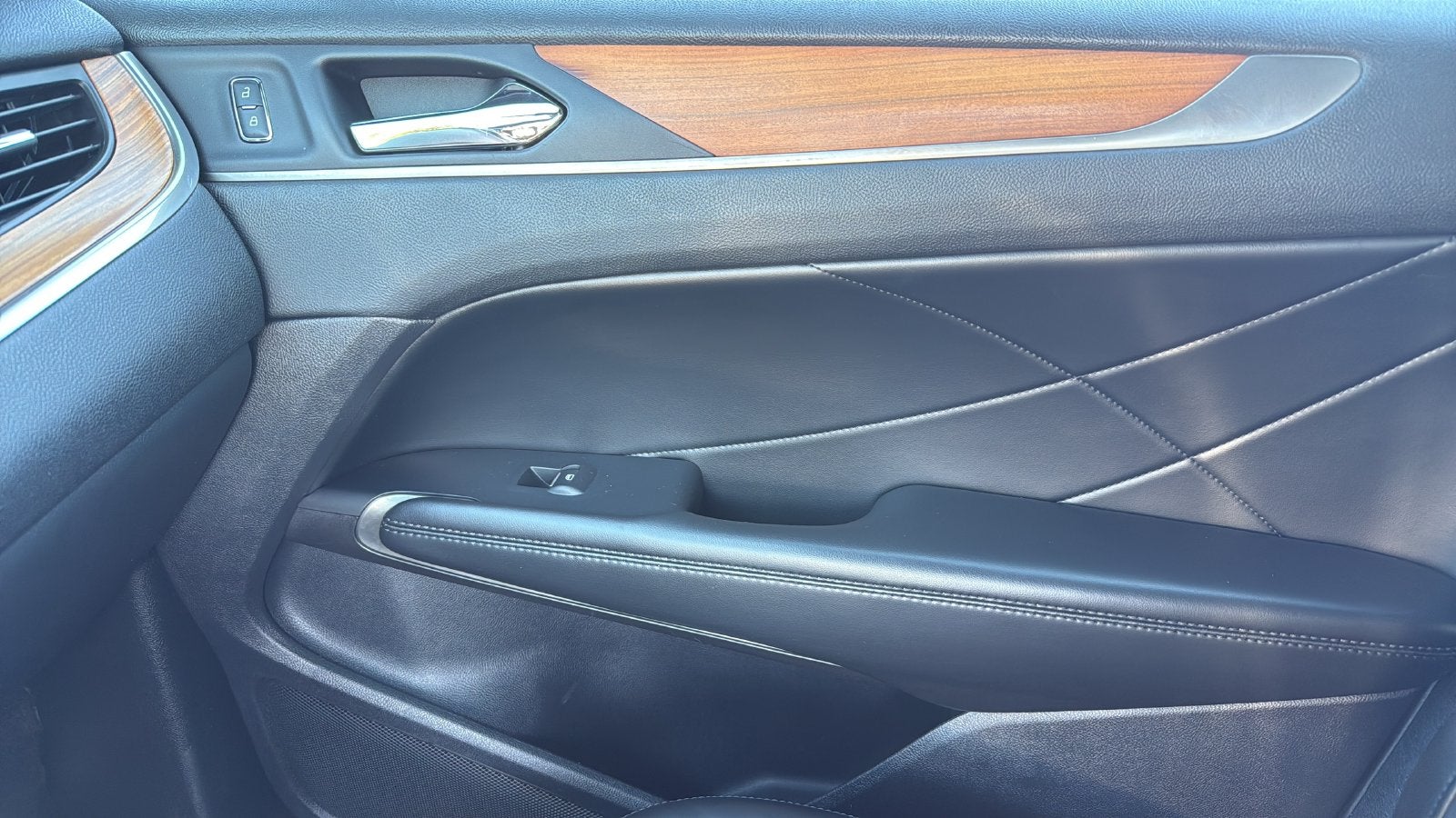 2015 Lincoln MKC Base