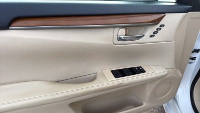 2014 Lexus ES 300h