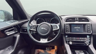 2018 Jaguar F-PACE 30t R-Sport