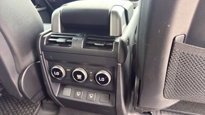 2024 Land Rover Defender 130 X-Dynamic SE